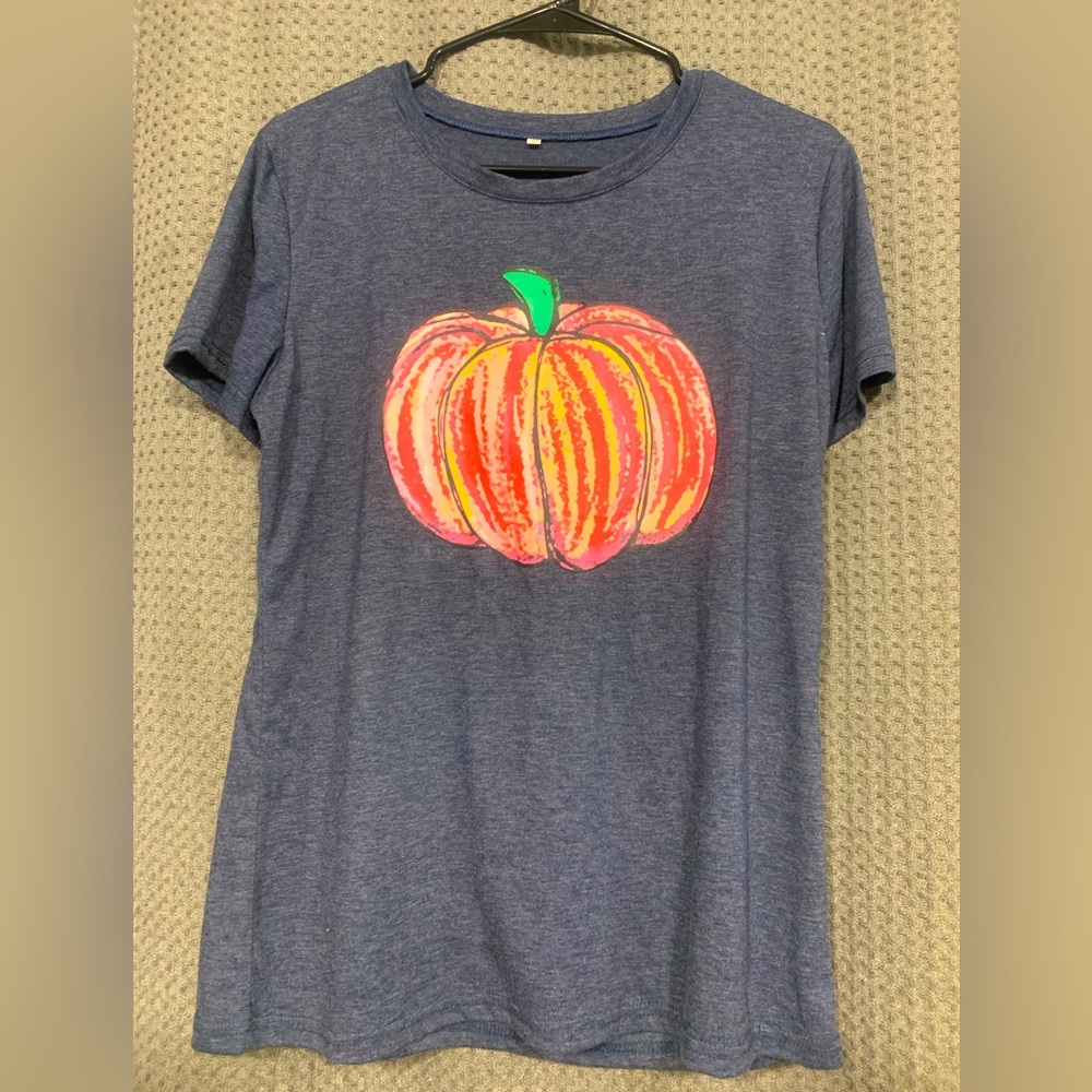 🎃🍂🍁Cute Pumpkin Shirt, Size M.